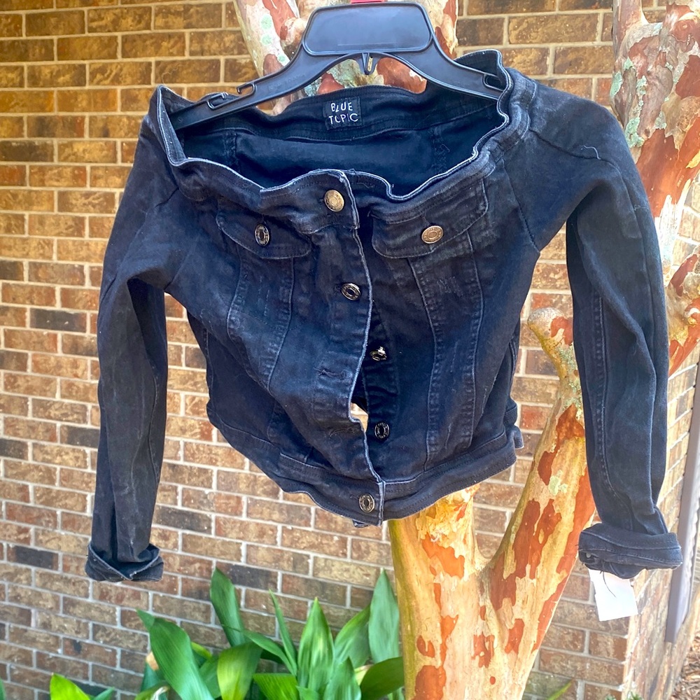 Black Off-Shoulder Denim Jacket 🍒🍒